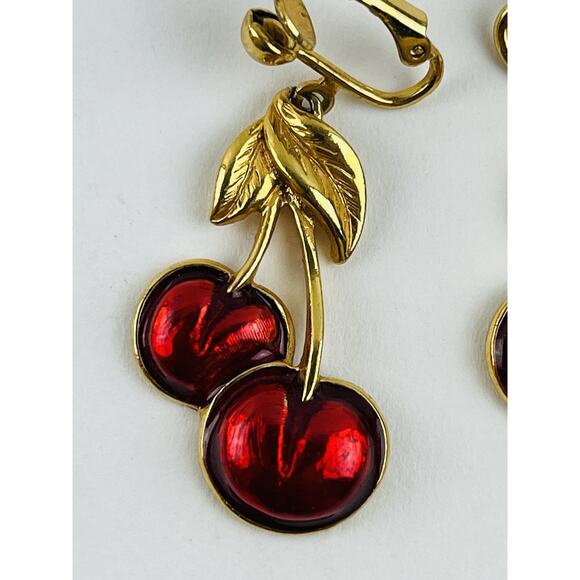 Vintage AVON EARRINGS Clip On RED FRUIT ENAMEL GOLD TONE CHERRY DANGLE Leaves Sl - Picture 3 of 12